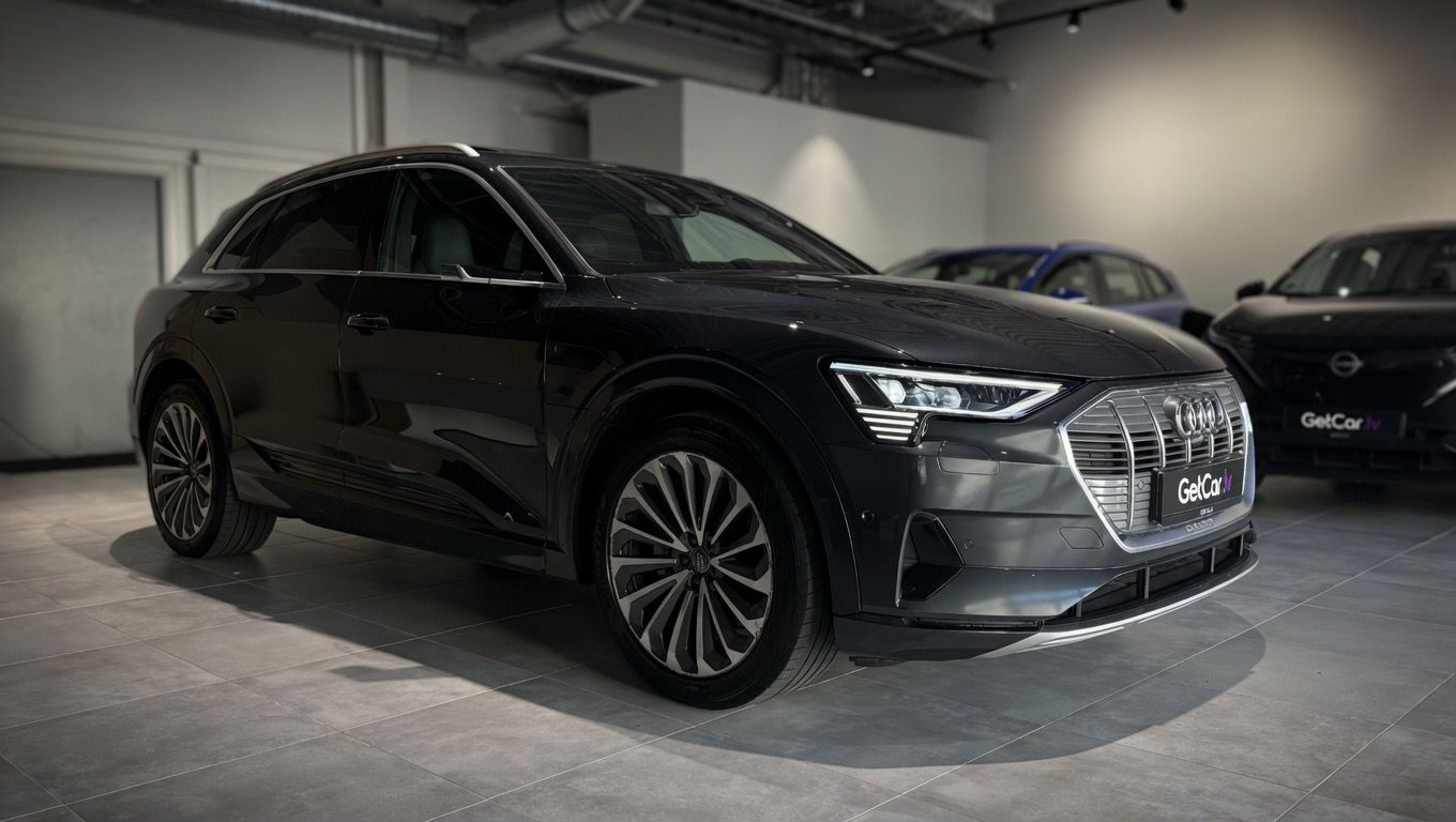 Audi e-tron55